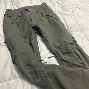 Men’s grey burton ski/snowboard pants